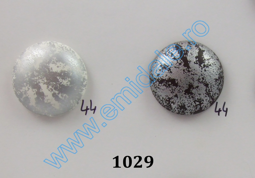 Plastic Buttons 1029, Size 44 (100 pcs/pack)