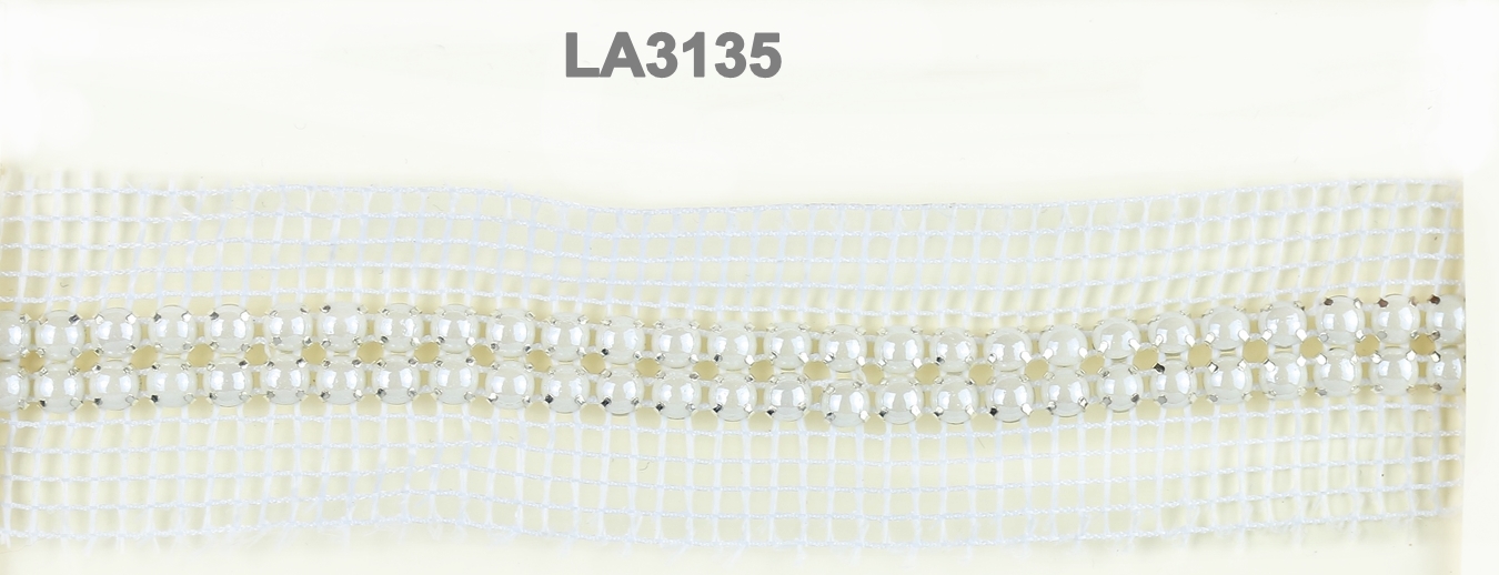 Lace with Pearl in Metallic Grip, 4 cm, White (9.144 m/roll) LA3135