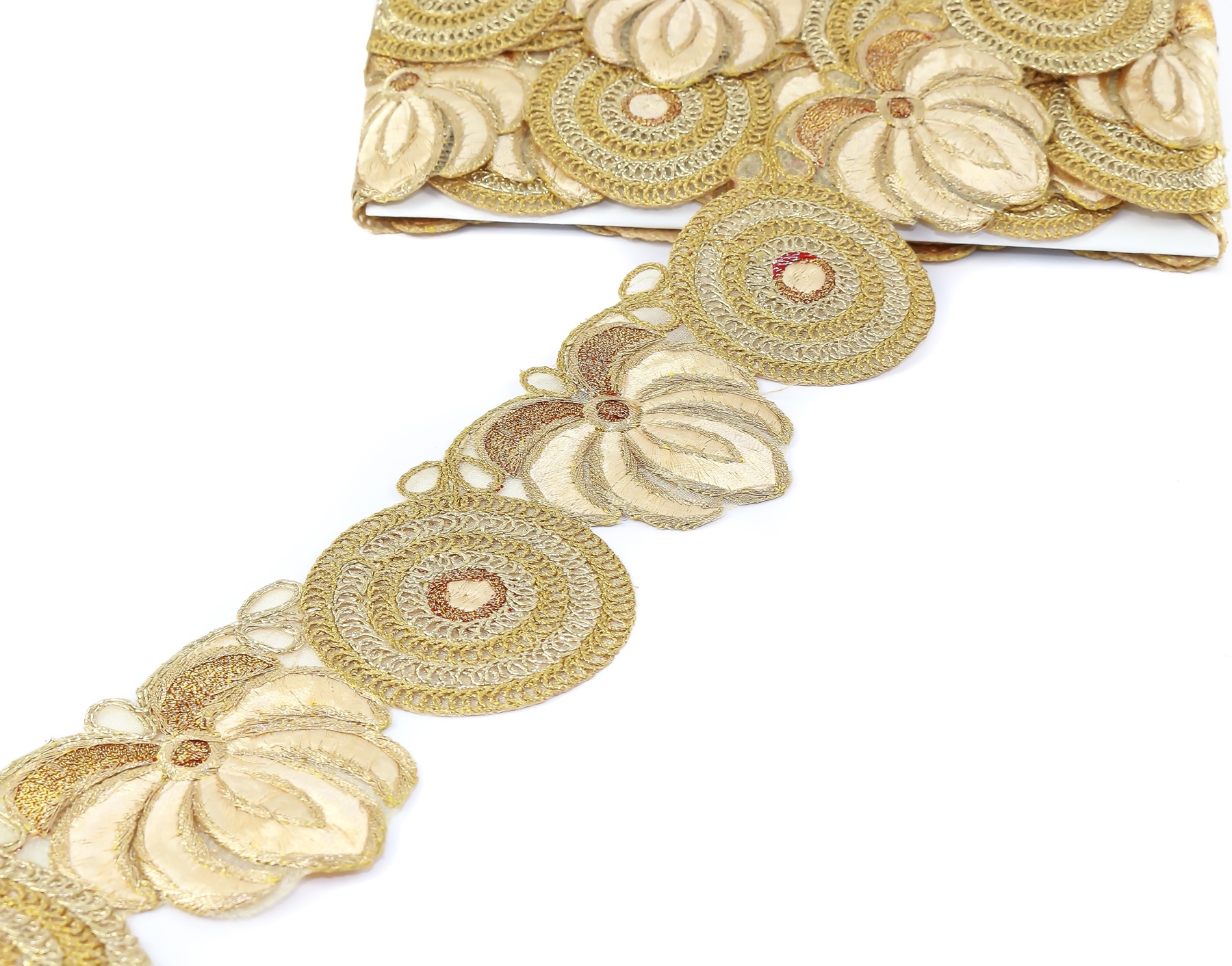 Pasmanterie Brodata cu Fir Metalic, latime 6.5 cm (1 metru)Cod: EMI40051 - 8