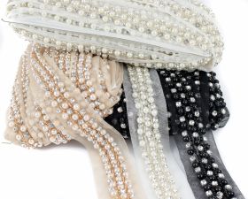 Trim/Border 0384-0038 (15 m/roll) - Trim/Border with Pearls, Rhinestonesand Beads (11.4 yds/roll)Code: C17533