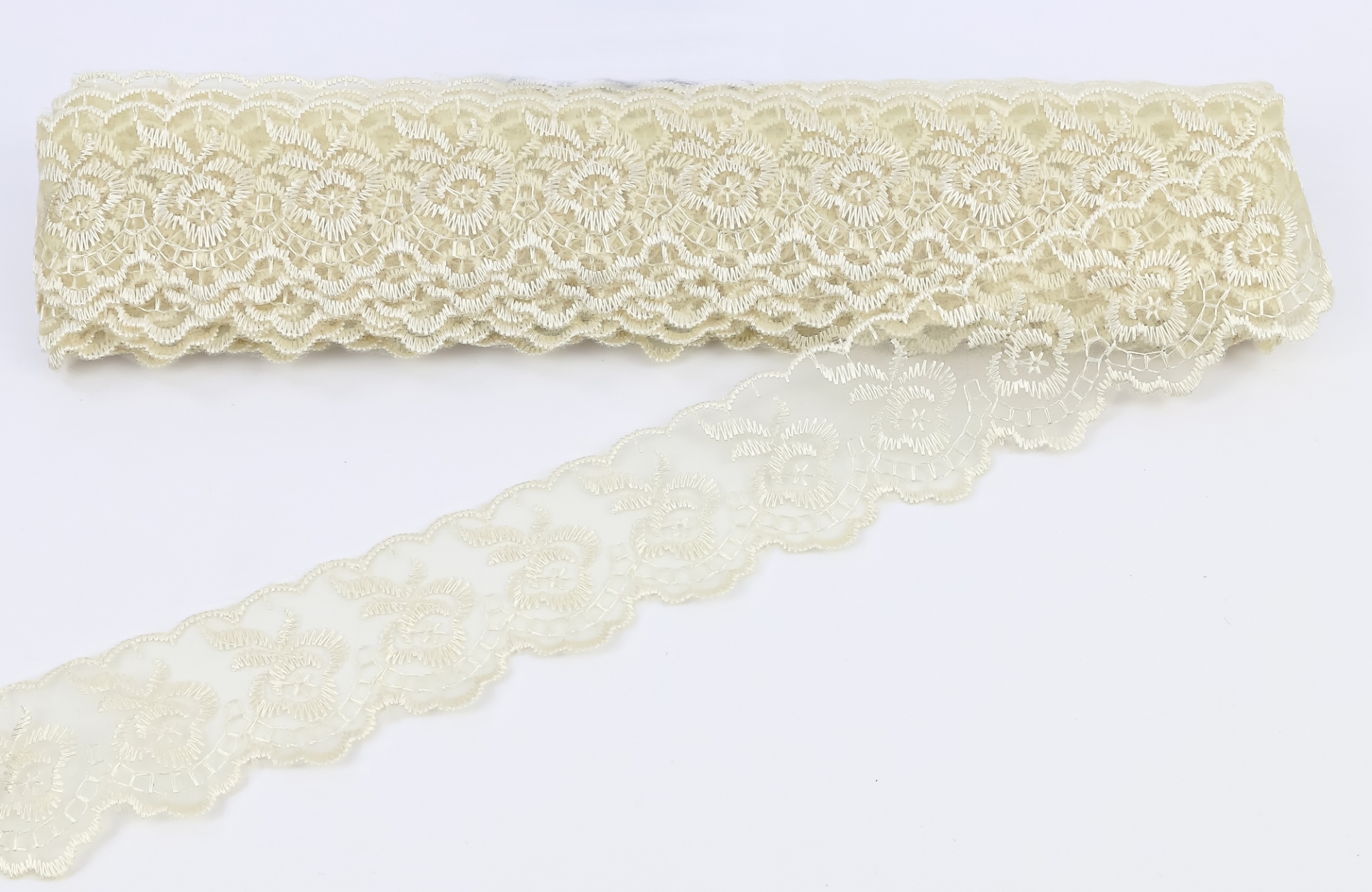 Dantela Brodata, latime 4 cm (9.14 metri/rola) - 10