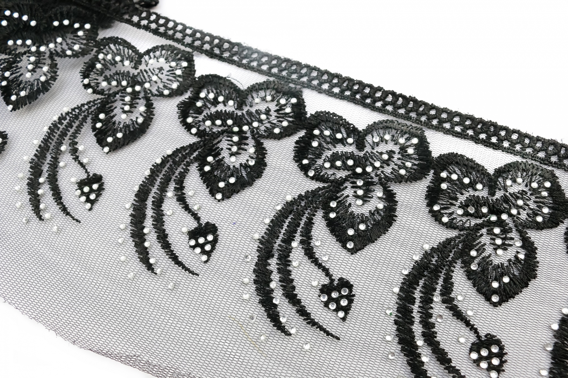 Border Lace Embroideredon Tulle, width 15 cm (5.40 m/roll)Code: LA1110 - 2