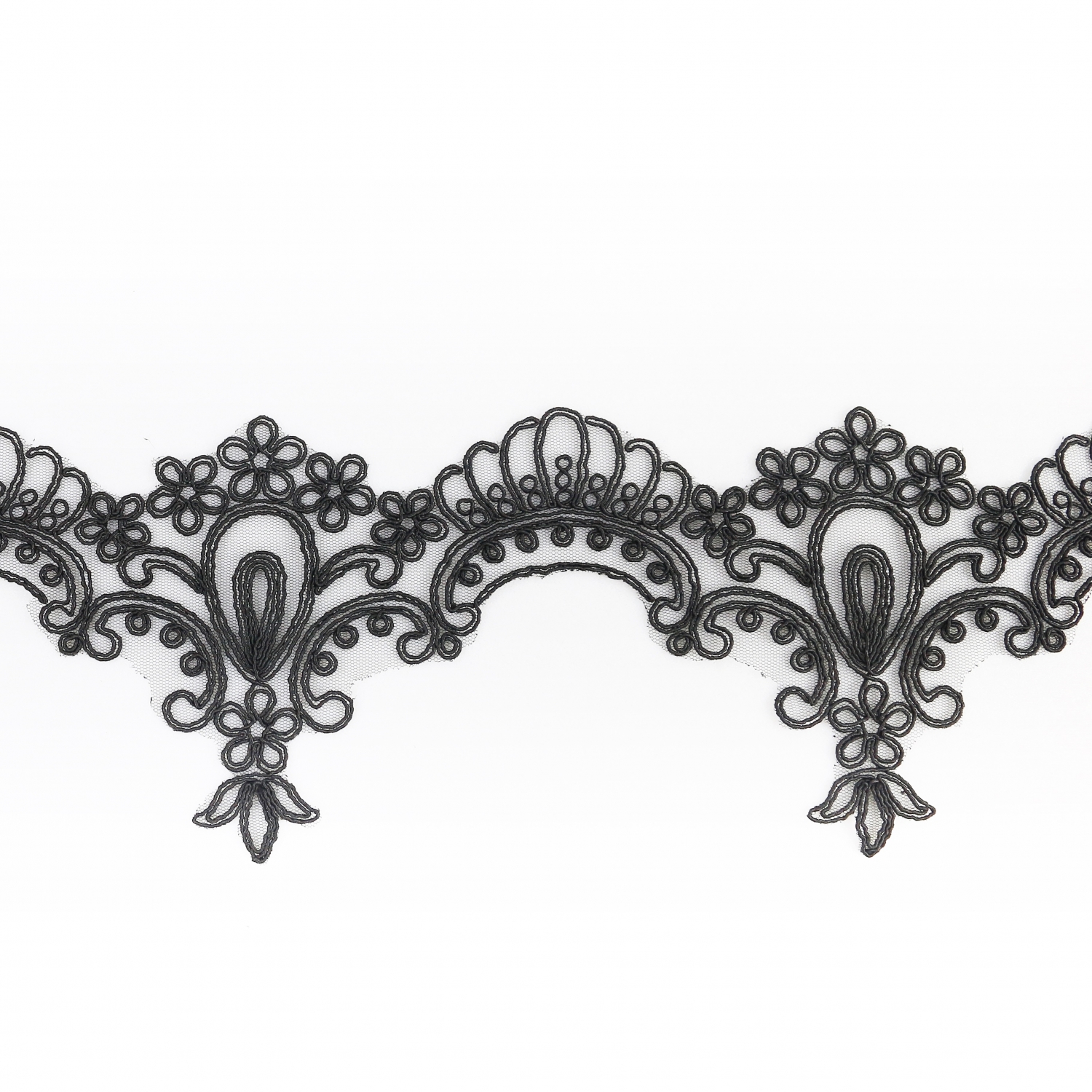 Banda Dantela Brodata, 110 mm, Alb, Negru (8,8 metri/rola) Cod: 13500