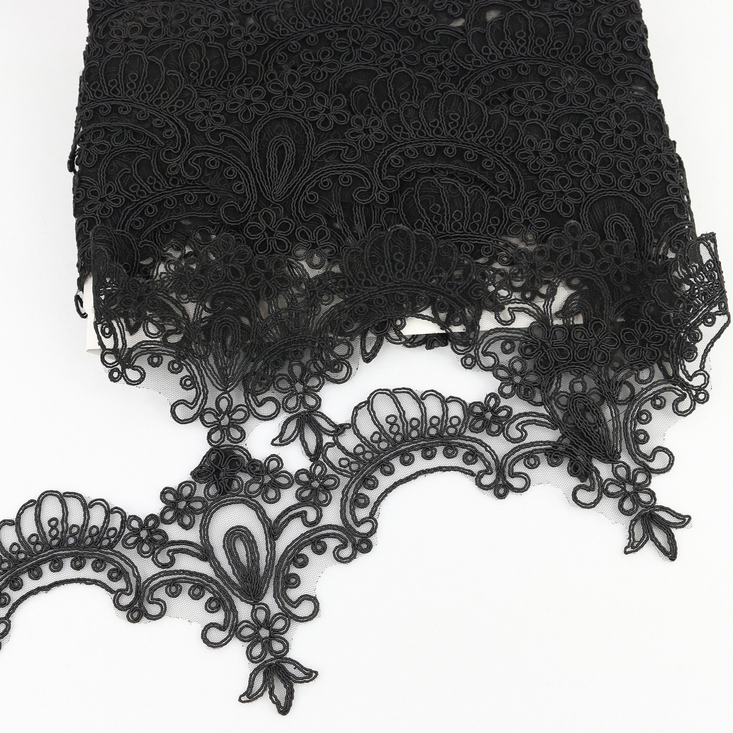 Banda Dantela Brodata, 110 mm, Alb, Negru (8,8 metri/rola) Cod: 13500 - 2