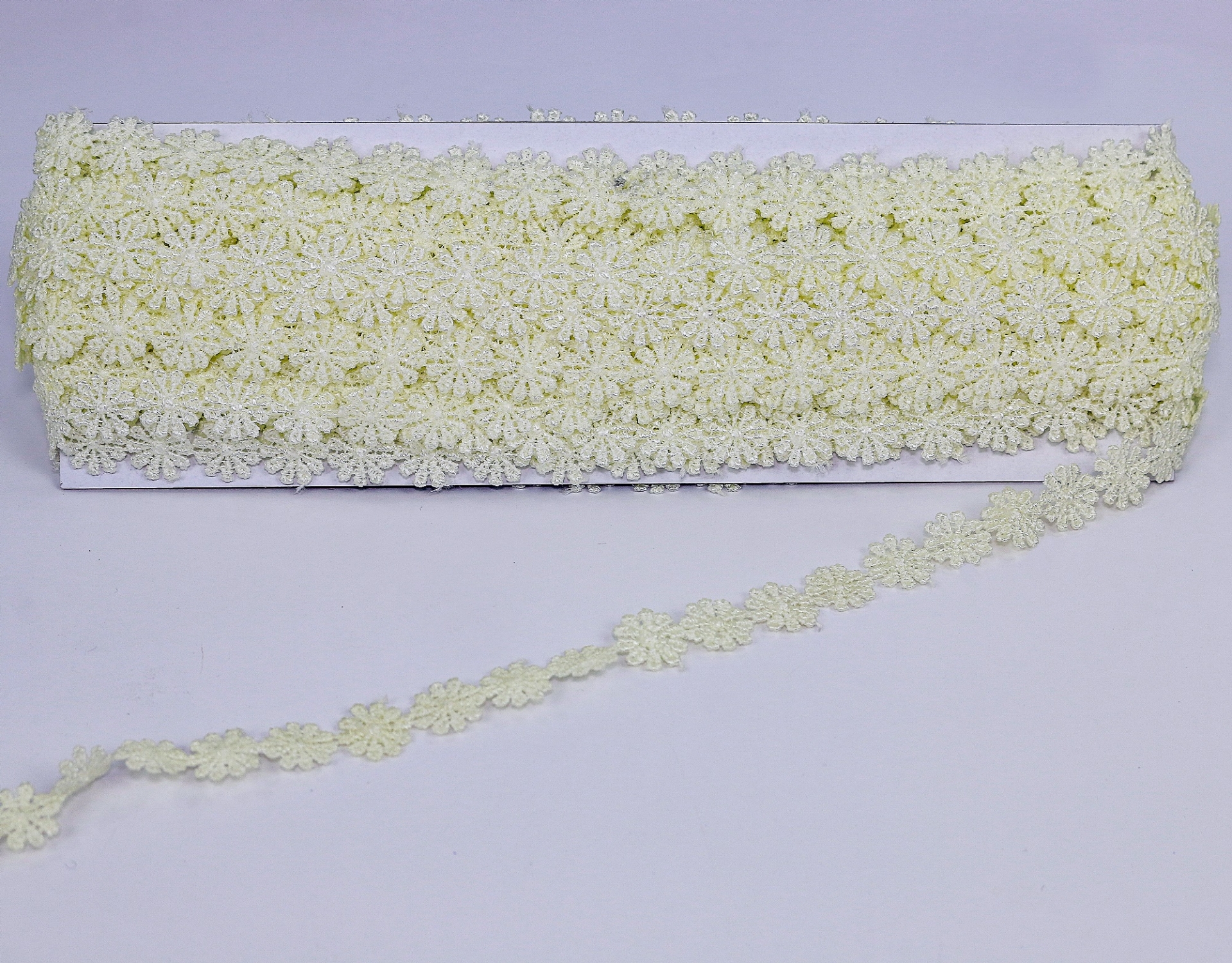 Dantela, latime 15 mm (13,72 m/rola)Cod: 0575-1250 - 8